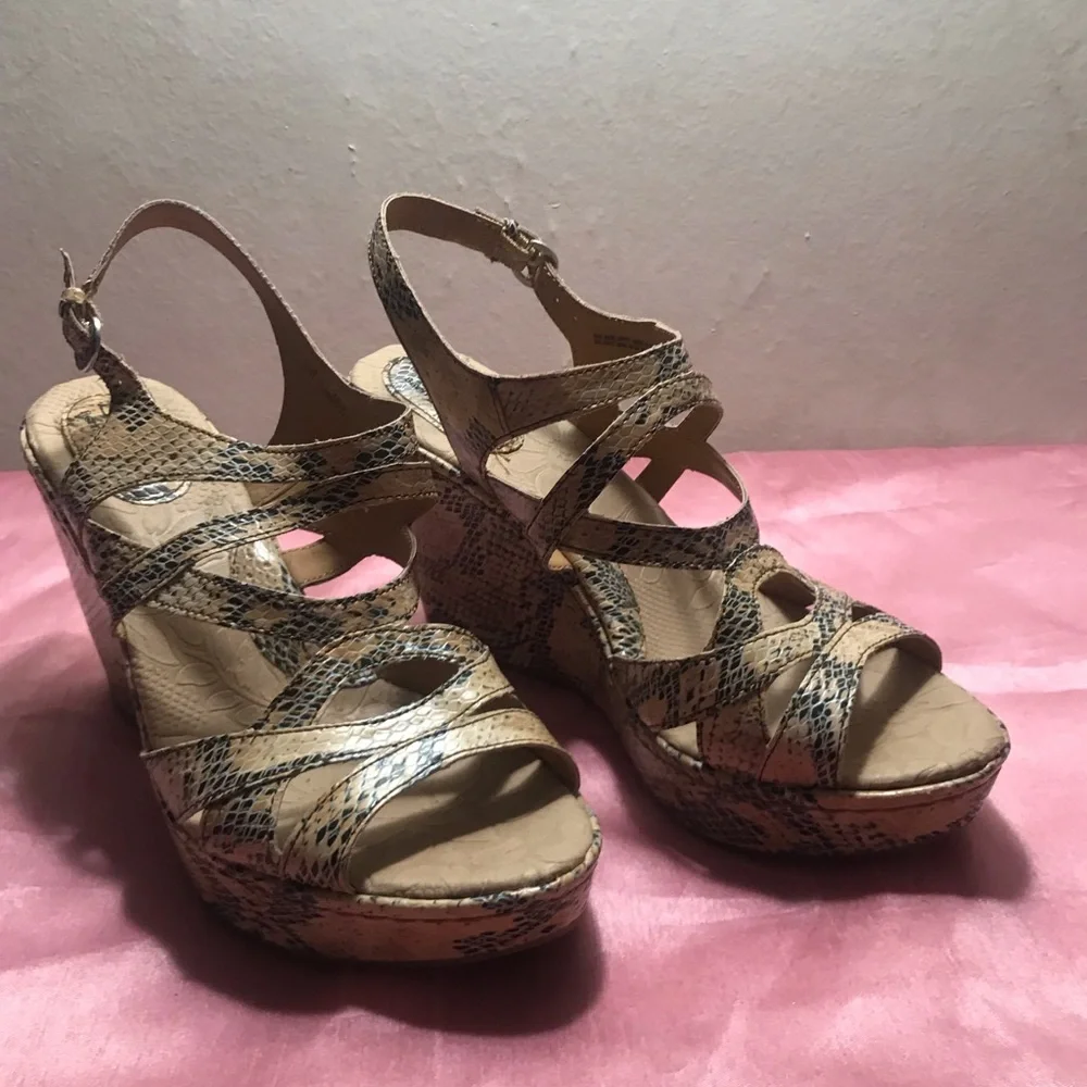 BOC Wedge Sandals. - Picture 3 of 8